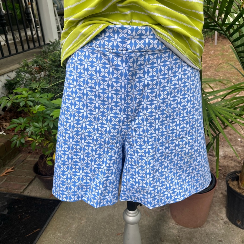 Old Navy High-Rise Pixie Shorts, Blue Print, Size 20, EUC, Travel, Vacation, Fun